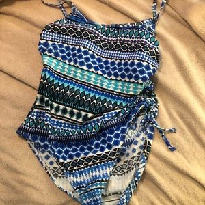 Ladies 1 piece swimsuit